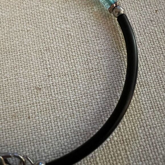 Silver cross and pale blue beaded bracelet w rubber cord and silver beads - Picture 5 of 5